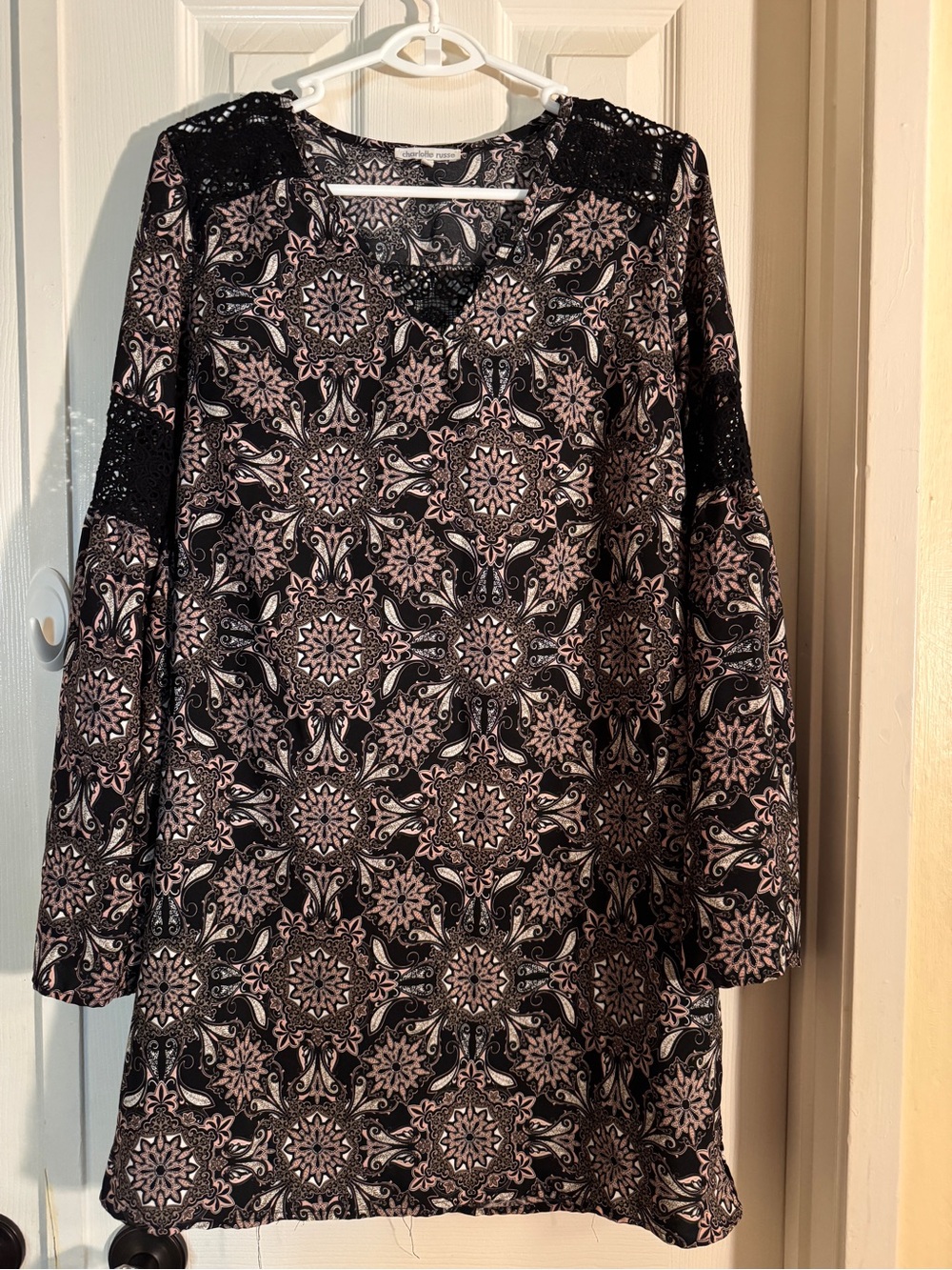 Charlotte Russe Long Sleeve V-Neck Printed Women's Dress - Black and Pink